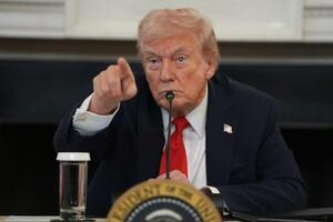 極左運動「アンティファ」に関する会議で発言するトランプ米大統領=8日、ワシントン(AP=共同)