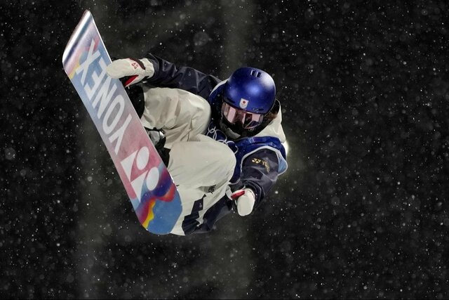 女子ハーフパイプ決勝　技を決める清水さら＝リビーニョ（共同）