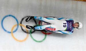 　男子１人乗り２回戦　滑走する小林誠也＝コルティナダンペッツォ（共同）