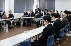 新潟市の路線バス利用促進策などについて市民らが議論した「路線バスネットワーク関係者協議会」=1月21日、新潟市中央区礎町通3