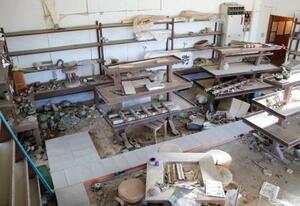 　震災遺構として公開されている「松永窯」の旧店舗＝１１月、福島県浪江町