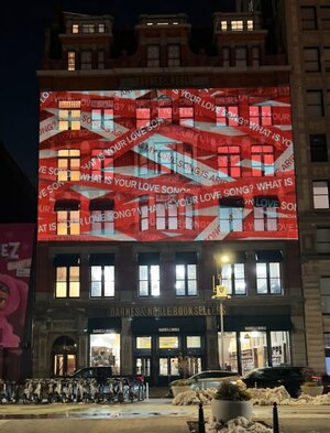 BTSのプロモーション「WHAT IS YOUR LOVE SONG」（ニューヨークユニオンスクエア付近）（P）＆（C）BIGHIT MUSIC