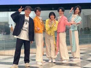 モナキと純烈・酒井一圭（左）