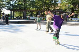 スケボーの社会実験が行われている市民文化公園の一角=長岡市学校町1