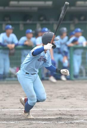 村上桜ヶ丘－加茂暁星　三回加茂暁星２死三塁、細越圭太が適時三塁打を放ち先制＝新発田市五十公野