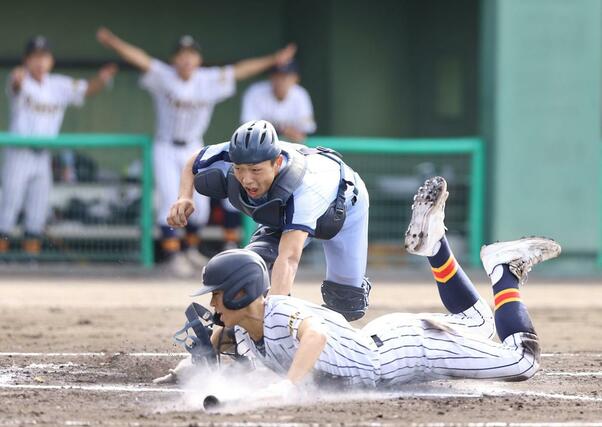 高岡第一-帝京長岡 帝京長岡の有馬凜空が生還し先制=福井フェニックススタジアム