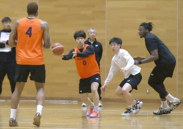 最終節の敵地埼玉2連戦に向け、練習する新潟=弥彦村