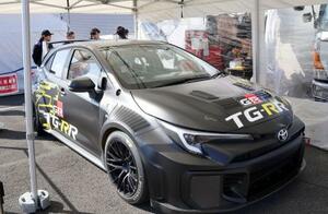 トヨタ自動車の超電導モーターを備えた水素エンジン車=11月、静岡県小山町の富士スピードウェイ