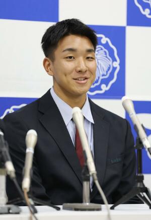 ロッテから育成2位で指名された帝京長岡高校の茨木佑太投手=10月24日、帝京長岡高校