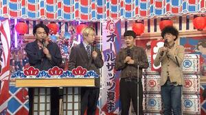 　「オールザッツ漫才」の司会を務めた「見取り図」（左の２人）と、ネタバトルで優勝した「たくろう」