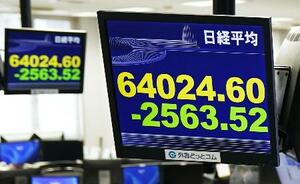 前週末比2563円52銭安となった日経平均株価の終値を示すモニター=8日午後、東京都港区の外為どっとコム