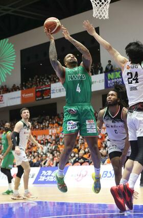 新潟－岐阜　第４クオーター、フェルプスが決めて７６－４９＝２９日、アオーレ長岡