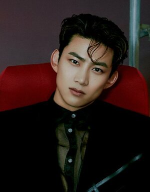 2PMオク・テギョン、“直筆”で結婚を報告