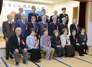 還暦から２０年の節目を祝った「熟年成人式」＝燕市吉田本所