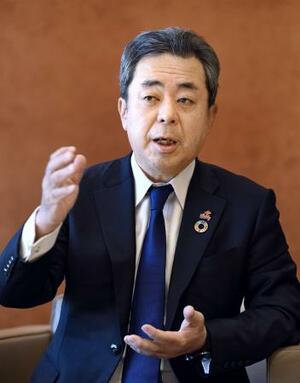 インタビューに答える住友生命保険の高田幸徳社長