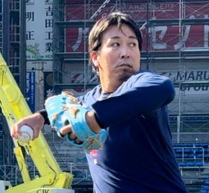 　練習を公開したロッテの益田＝ＺＯＺＯマリン