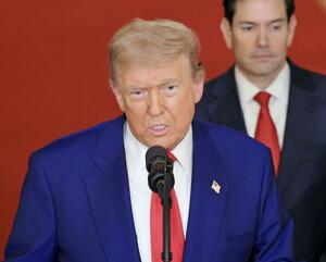 21日、イラン核施設への攻撃について、国民に向けて演説するトランプ米大統領=ワシントンのホワイトハウス(AP=共同)
