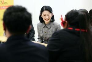 「清瀬結核サミット」の参加者らと懇談される紀子さま=28日午後、東京都清瀬市(代表撮影)