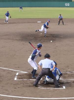 第59回新潟市早起き野球大会の開幕試合(壮年の部)=5月12日、新潟市西区板井のみどりと森の運動公園野球場