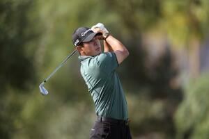 アメリカン・エキスプレス第1ラウンドでプレーする中島啓太=22日、米カリフォルニア州ラキンタ(AP=共同)