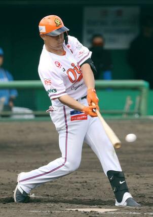 ４回オイシックス無死一、二塁、中山翔太の適時打で２－０＝長岡市悠久山