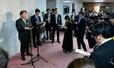 　閣議後に記者会見する林総務相（左端）＝１２日午前、国会
