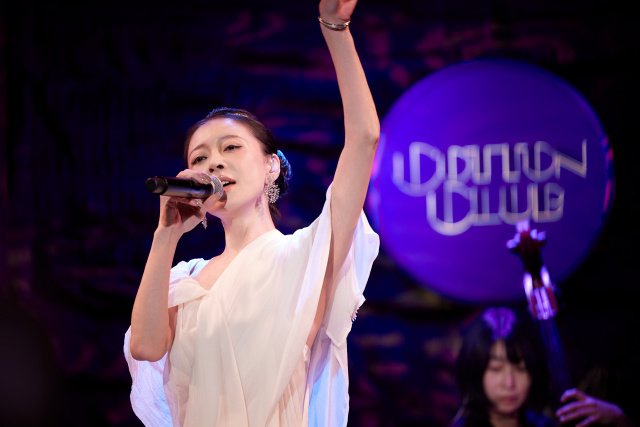 中森明菜、20年ぶりツアーへ期待高まるステージ 笑顔とロングトーンで