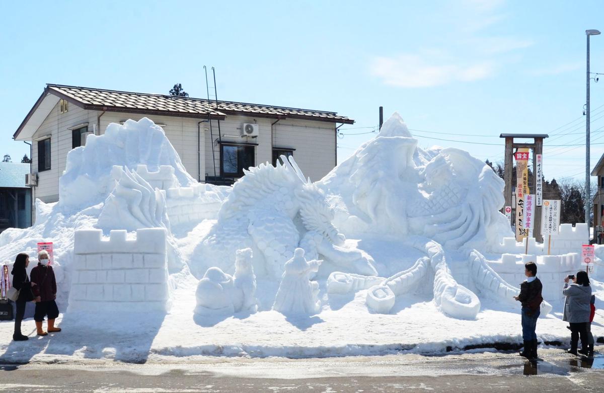 十日町雪まつりが開幕！42団体が雪像制作、東方見聞録モチーフの大作が