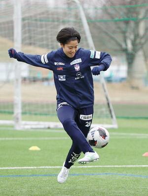 長野戦に向け、汗を流すDF白沢百合恵=聖籠町