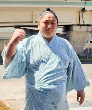 　大相撲春巡業に合流した藤青雲＝１６日、横浜市