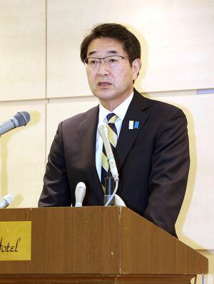 会見を開き、新潟市長選への再選出馬を表明する中原八一氏=6日、新潟市中央区