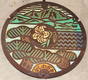 柏崎市が現在販売しているマンホールの色付きのふた