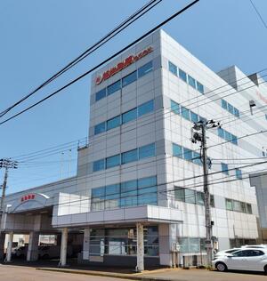 J-クレジットの活用を始めた越後製菓の本社=長岡市