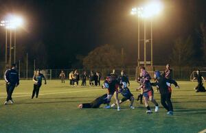 復旧工事が終わった鳥屋野運動公園球技場で練習するラグビーチーム＝新潟市中央区女池南３