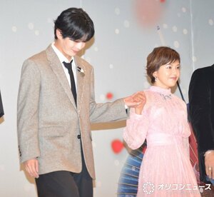 『木挽町のあだ討ち』完成披露舞台あいさつに登壇した(左から)長尾謙杜、沢口靖子 (C)ORICON NewS inc.