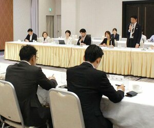連合新潟との定期協議に臨む立憲民主党県連の衆院選候補予定者ら=9月25日、新潟市中央区