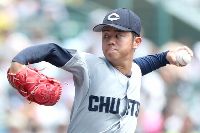 中越－関東第一　３番手で登板した中越の遠藤快斗＝甲子園