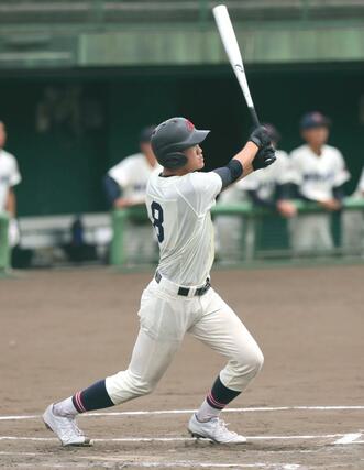 柏崎工-新潟 1回無死二、三塁、新潟の山賀大輔が適時打を放ち2-0