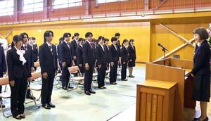 ４４人が夢への一歩を踏み出した新潟病院付属看護学校の入学式＝柏崎市赤坂町