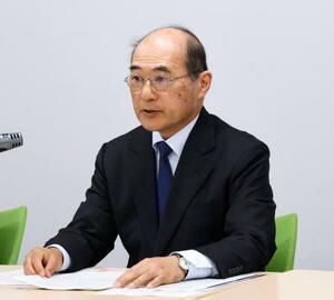 授業料の値上げについて記者会見する名古屋工業大の小畑誠学長=26日午後、名古屋市