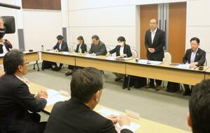 今夏の参院選の対応について意見を交わした連合新潟と国民民主党県連の定期協議=16日、新潟市中央区
