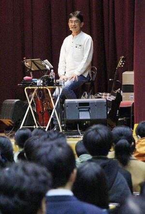 ムハンマド・マンスールさんとの思い出などを語る桑山紀彦さん=阿賀町津川