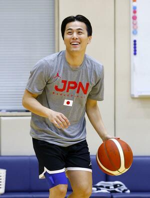 アジア・カップ予選に向けた直前合宿で、笑顔を見せる富樫=東京都北区の味の素ナショナルトレーニングセンター