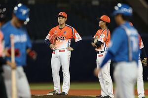 2番手で登板したが、相手打線の勢いを止められなかった前川哲=エコスタ