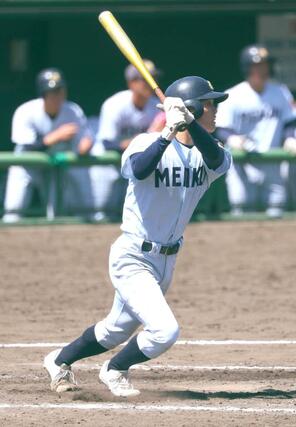 中越－新潟明訓　２回新潟明訓２死二、三塁　松尾颯太郎が２点適時打を放ち４－０＝長岡市悠久山球場