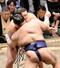 　高安（手前）を攻める豊昇龍。寄り切りで下す＝両国国技館