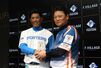握手をするオイシックスの橋上秀樹監督(右)と日本ハムの稲葉篤紀2軍監督=北海道北広島市