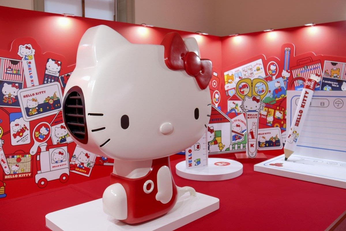 キティちゃん誕生50年♪ご当地版に浮世絵風…「カワイイ」の原点がここ