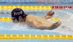 高校生以上の部・男子１００メートルバタフライ決勝　優勝した水沼尚輝＝長岡市