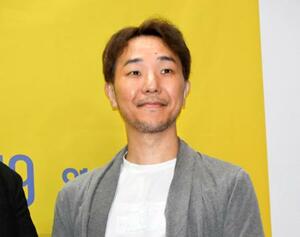 「声よ集まれ」の上映会で撮影に応じる朴英二監督=19日、韓国・仁川(共同)